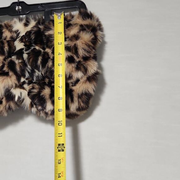 Red by Saks Fifth Avenue Women's One Size Leopard Print Acrylic Scarf - Picture 8 of 9